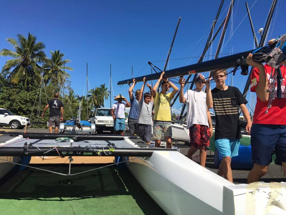 Nacra 15 Tahiti montage et premiers bords