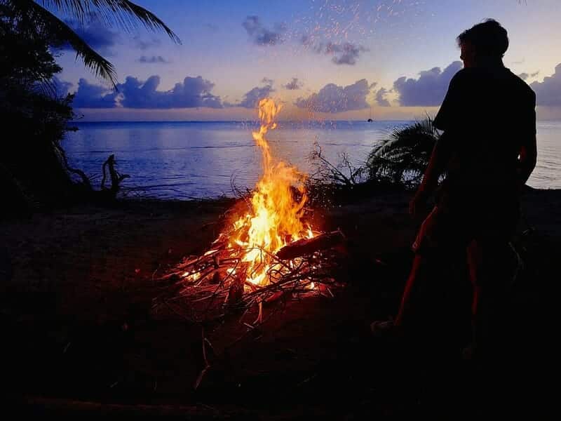 Tuamotu atoll campfire