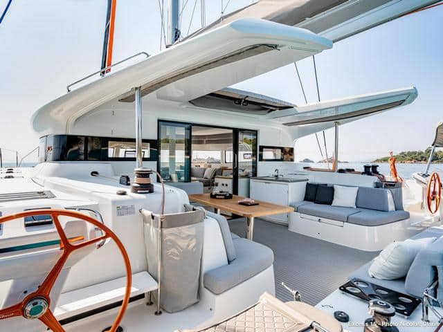 038 Excess 15 Catamaran – Gallery-red