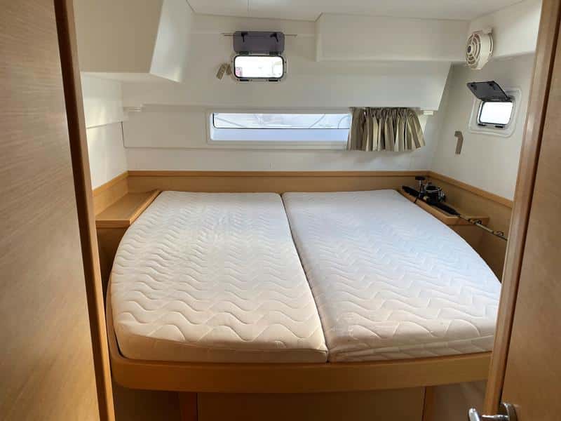 022 Lagoon 42 owners version – 2016 – Liberty’s