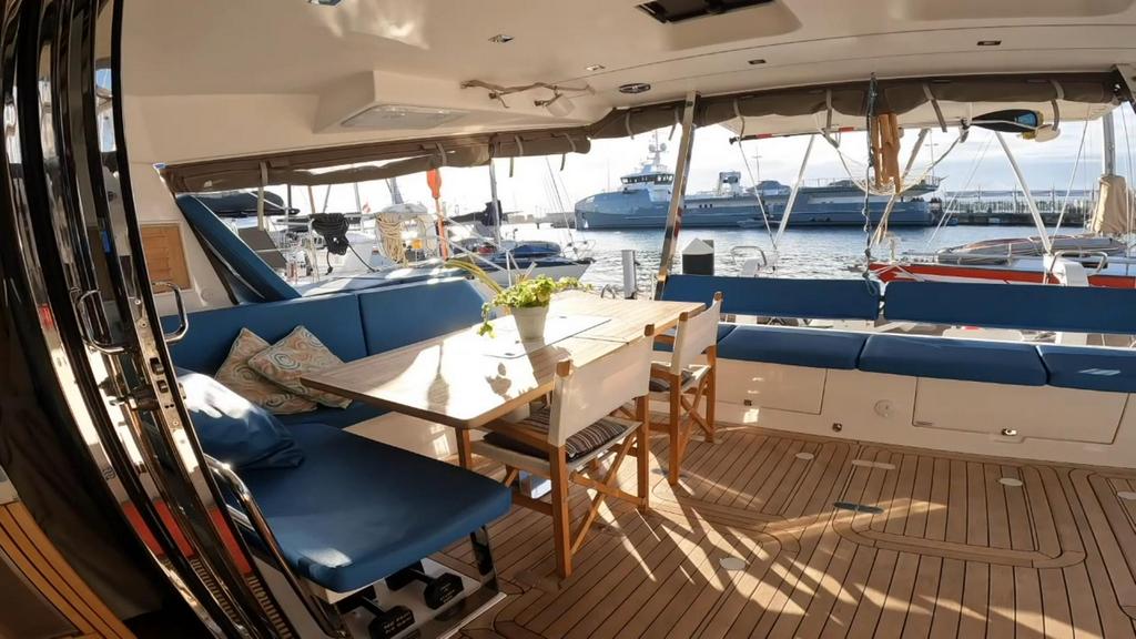 009 Privilege 5 Series 2019 – cockpit 2