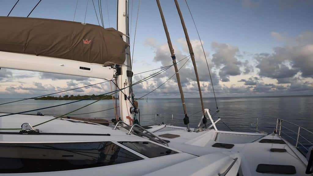 016 Privilege 5 Series 2019 – mast