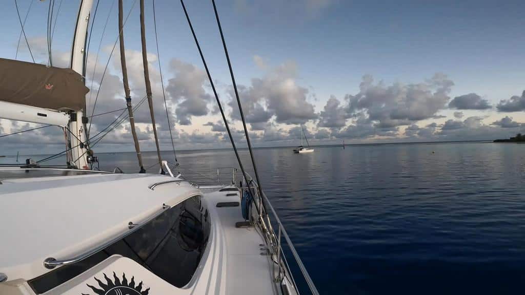 018 Privilege 5 Series 2019 – side deck