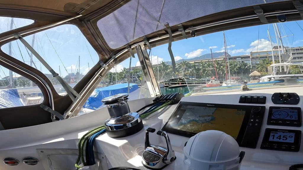 023 Privilege 5 Series 2019 – helm station 3