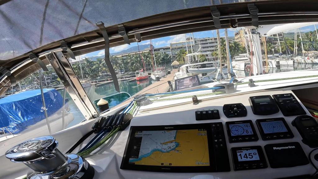 024 Privilege 5 Series 2019 – helm station 4