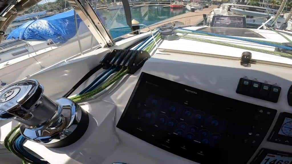 028 Privilege 5 Series 2019 – helm station 8
