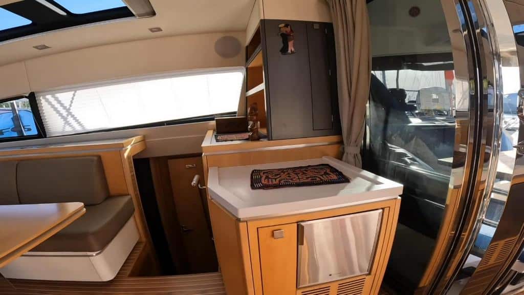 032 Privilege 5 Series 2019 – saloon 3