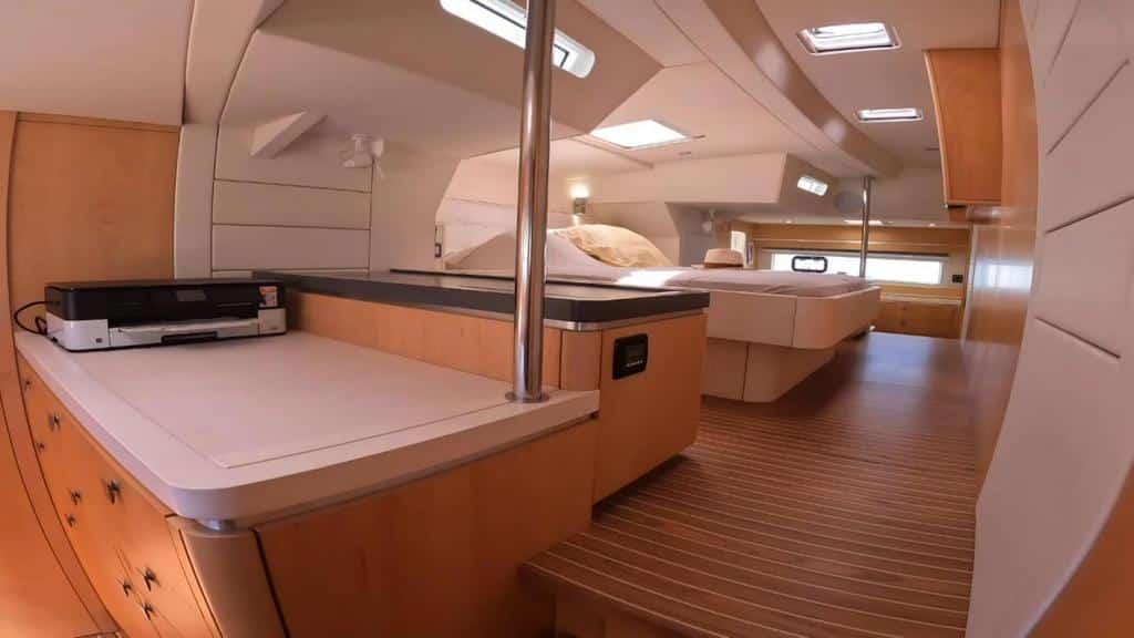042 Privilege 5 Series 2019 – master cabin 5