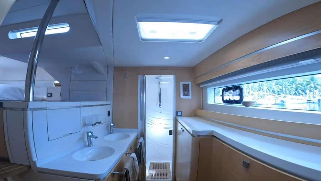 047 Privilege 5 Series 2019 – master cabin bathoom 6