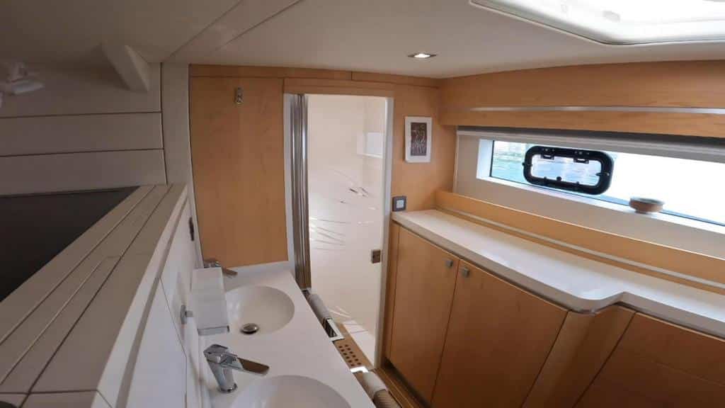 051 Privilege 5 Series 2019 – master cabin bathroom