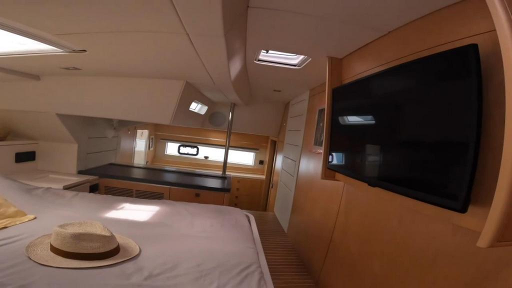 055 Privilege 5 Series 2019 – master cabin tv