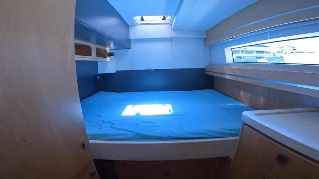 056 Privilege 5 Series 2019 – port aft cabin