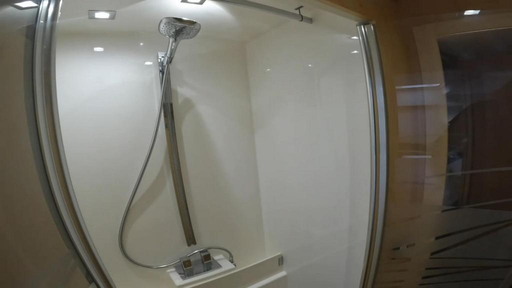 061 Privilege 5 Series 2019 – starboard aft cabin bathroom