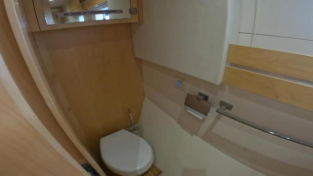 062 Privilege 5 Series 2019 – starboard aft cabin heads