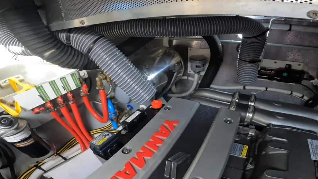 068 Privilege 5 Series 2019 – port engine room 2