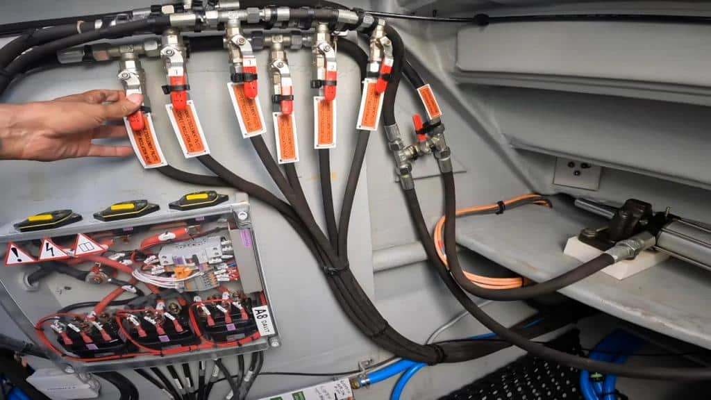 071 Privilege 5 Series 2019 – port engine room hydraulics