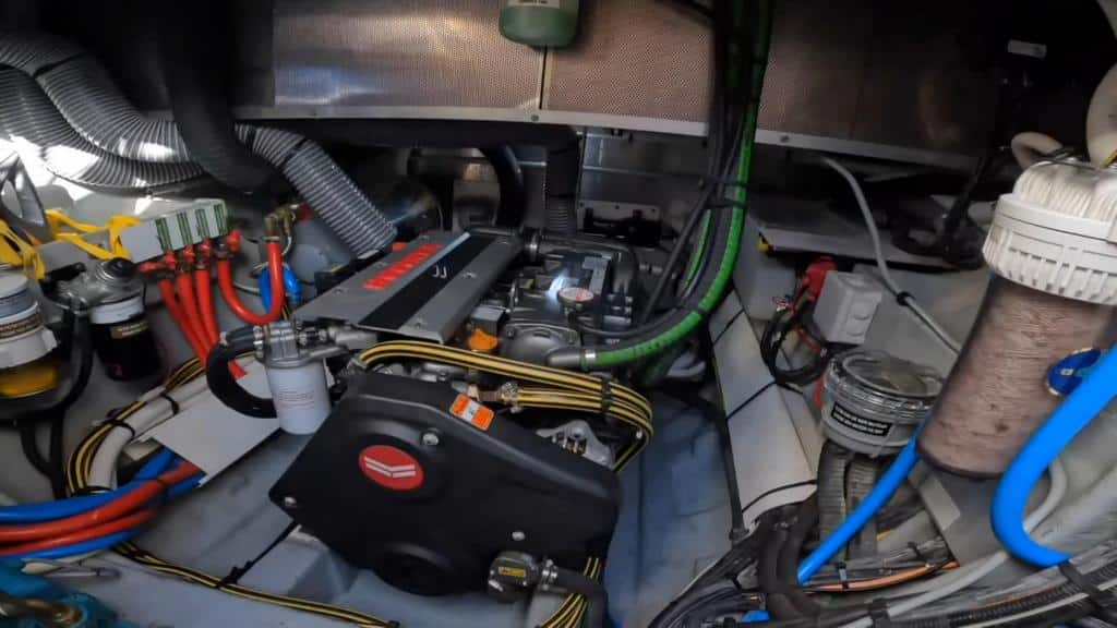 075 Privilege 5 Series 2019 – port engine