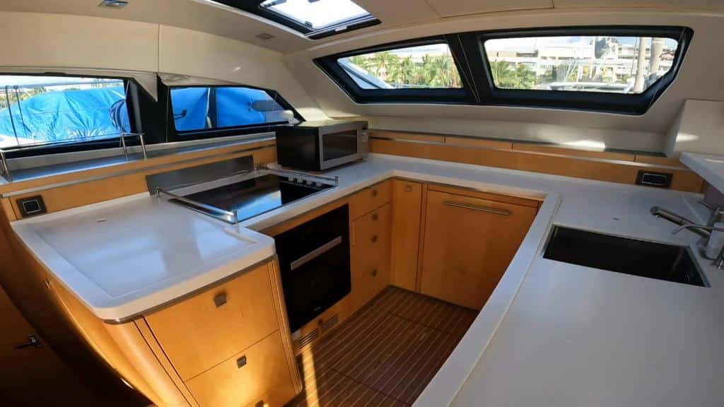 087 Privilege 5 Series 2019 – galley 3
