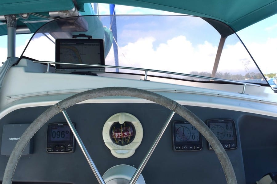 008 Fountaine Pajot Belize 43 – Poste de barre 4