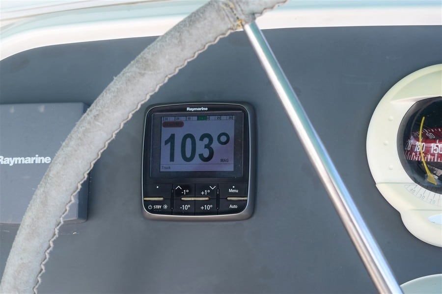 009 Fountaine Pajot Belize 43 – Instruments 1
