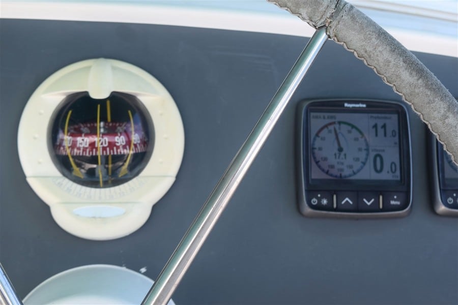 010 Fountaine Pajot Belize 43 – Instruments 2