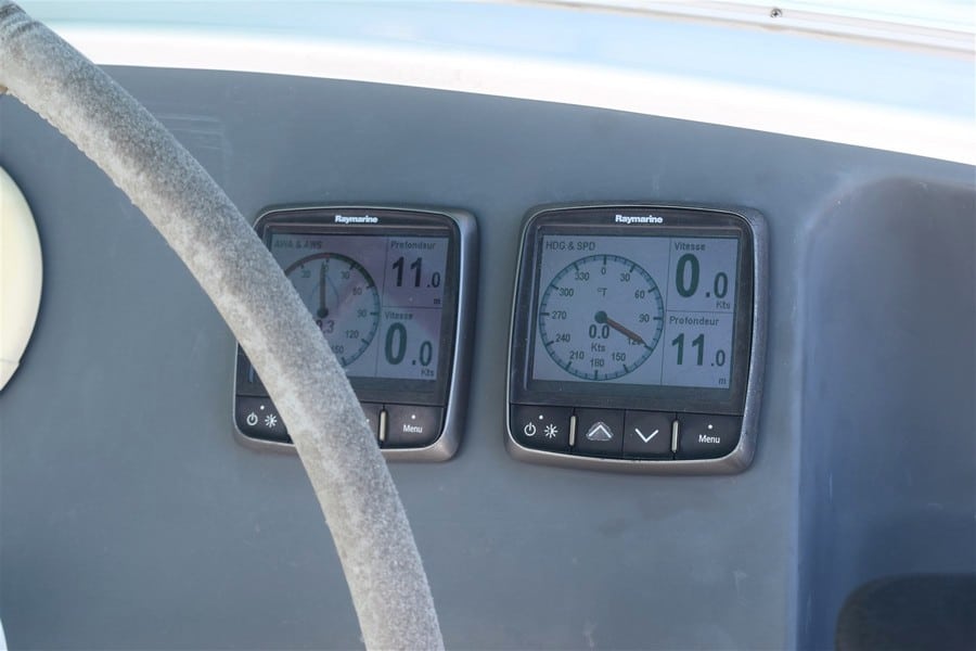 011 Fountaine Pajot Belize 43 – Instruments 3
