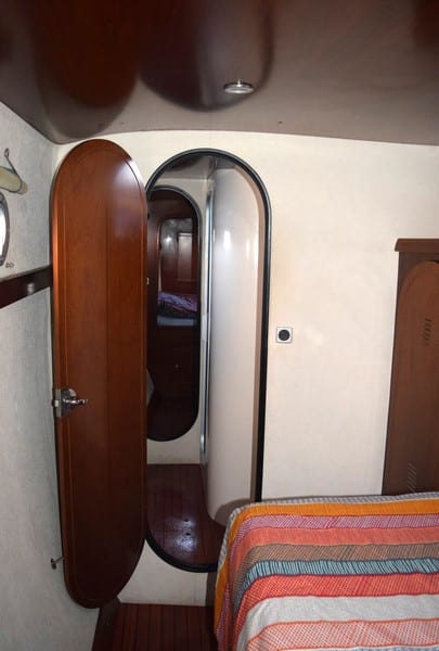 018 Fountaine Pajot Belize 43 – Cabine AR Babord et coursive
