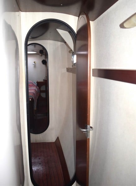 023 Fountaine Pajot Belize 43 – Coursive vers cabine AR