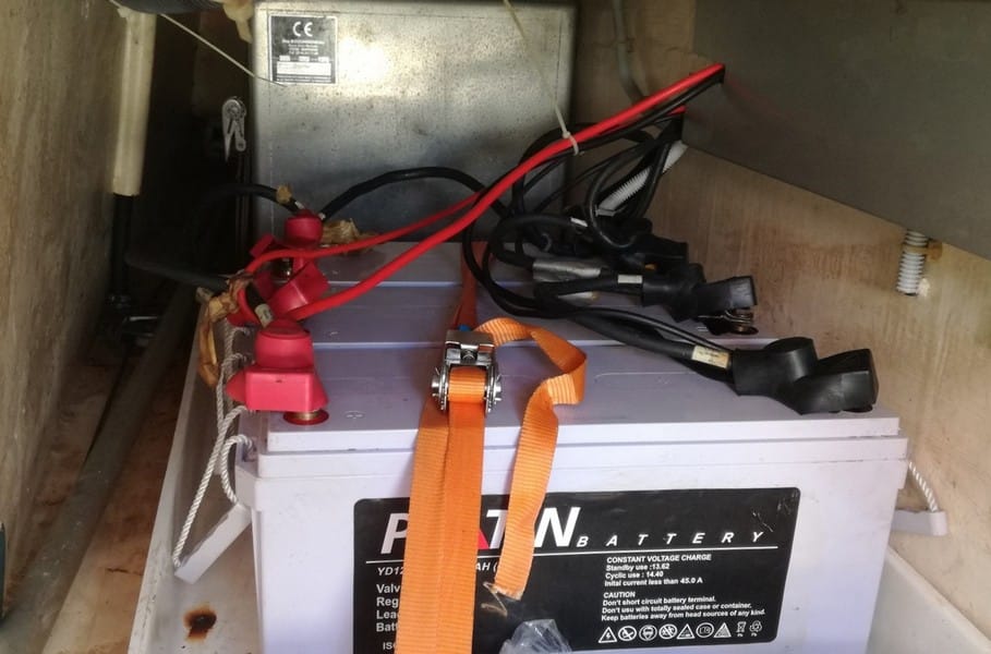 035 Fountaine Pajot Belize 43 – batteries