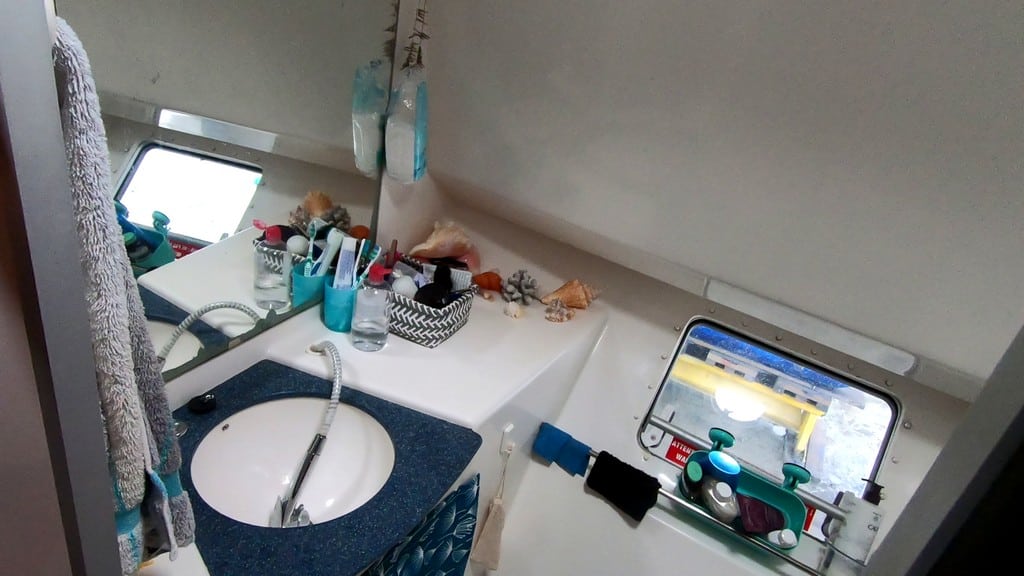 084 Fountaine Pajot Belize 43 Toilette tribord Fountaine Pajot Belize 43 for sale in Tahiti