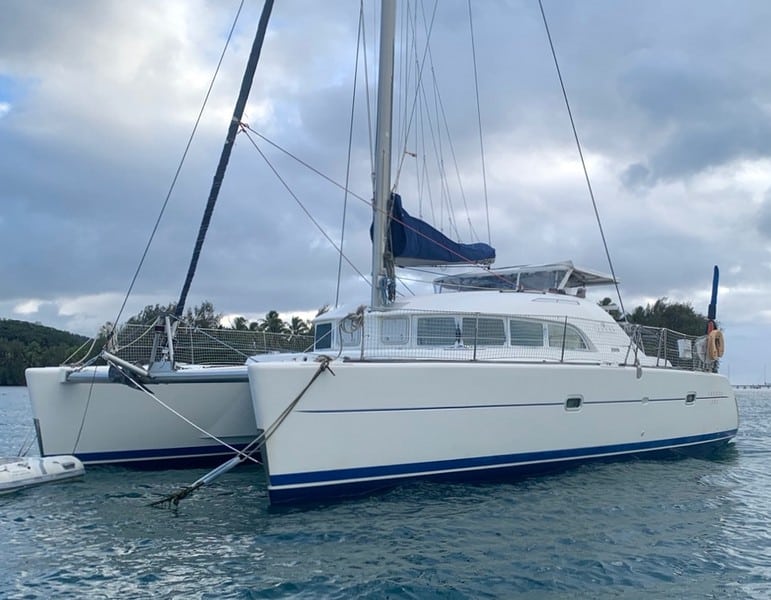 Lagoon 380 for sale in Tahiti