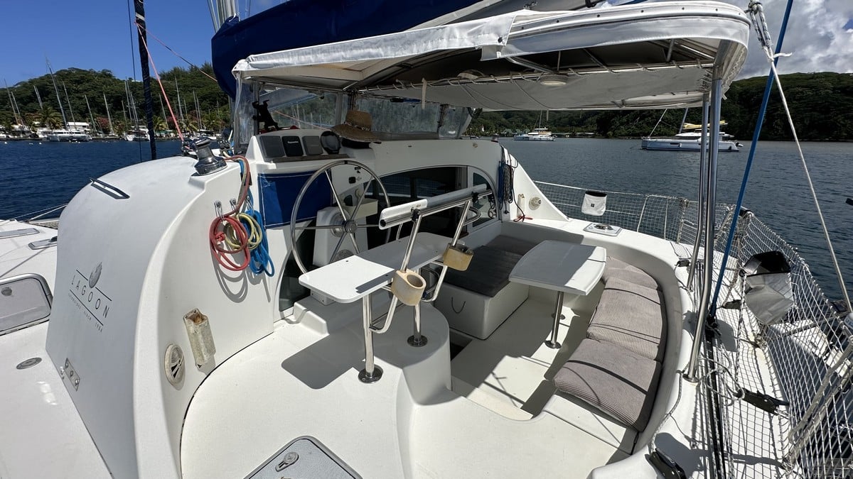 a001 Lagoon 380 Duo Lagoon 380 for sale in Tahiti