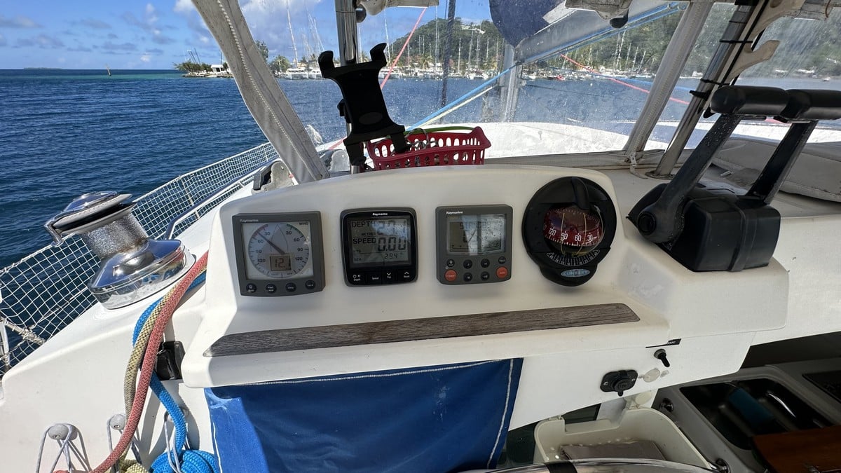 a011 Lagoon 380 Duo