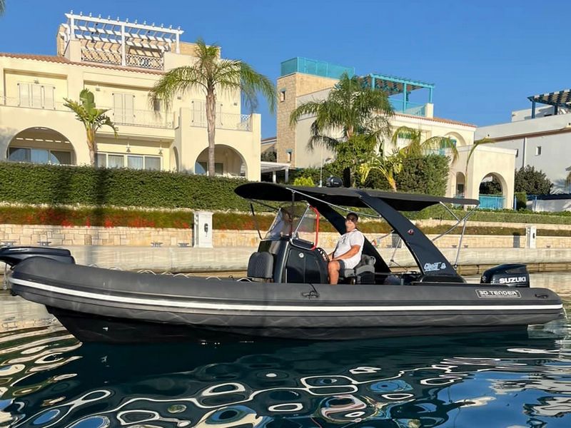 3D Tender Dream 850 : le bateau parfait pour des sorties dans le lagon