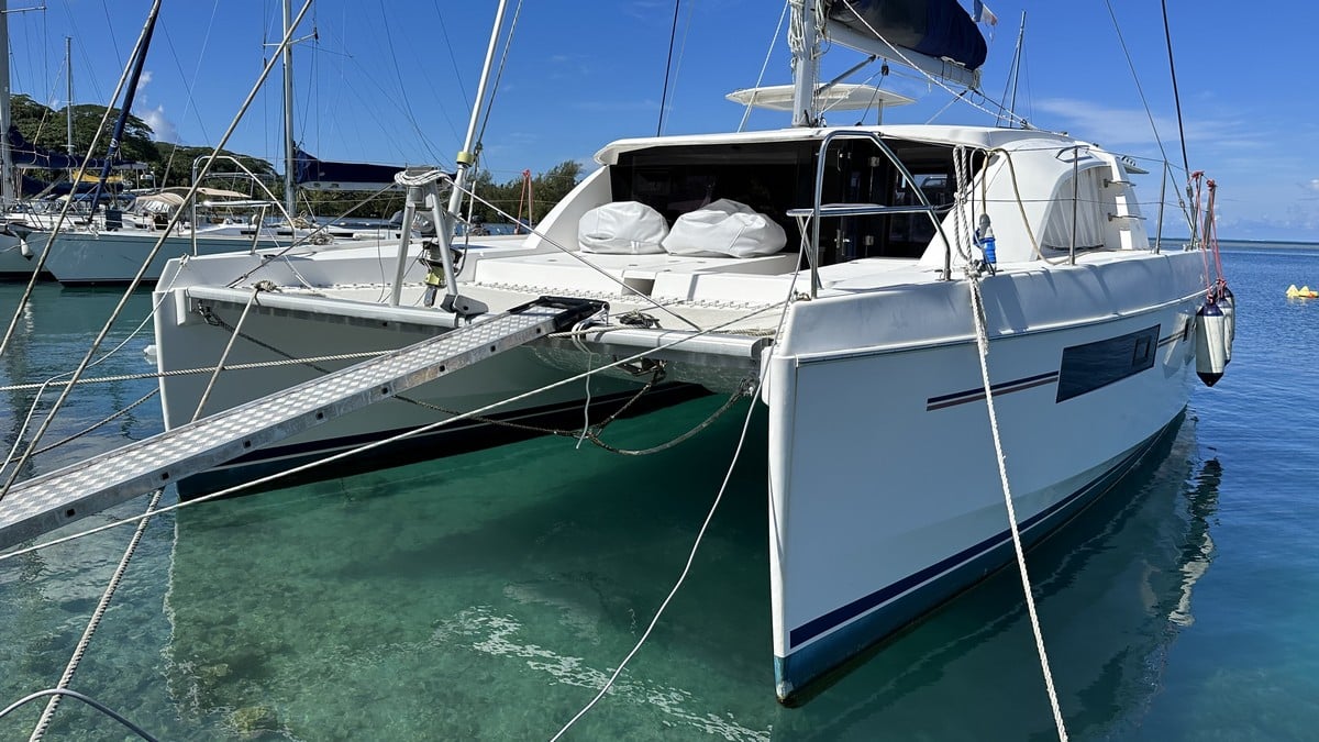002 Leopard 40 catamaran owners version