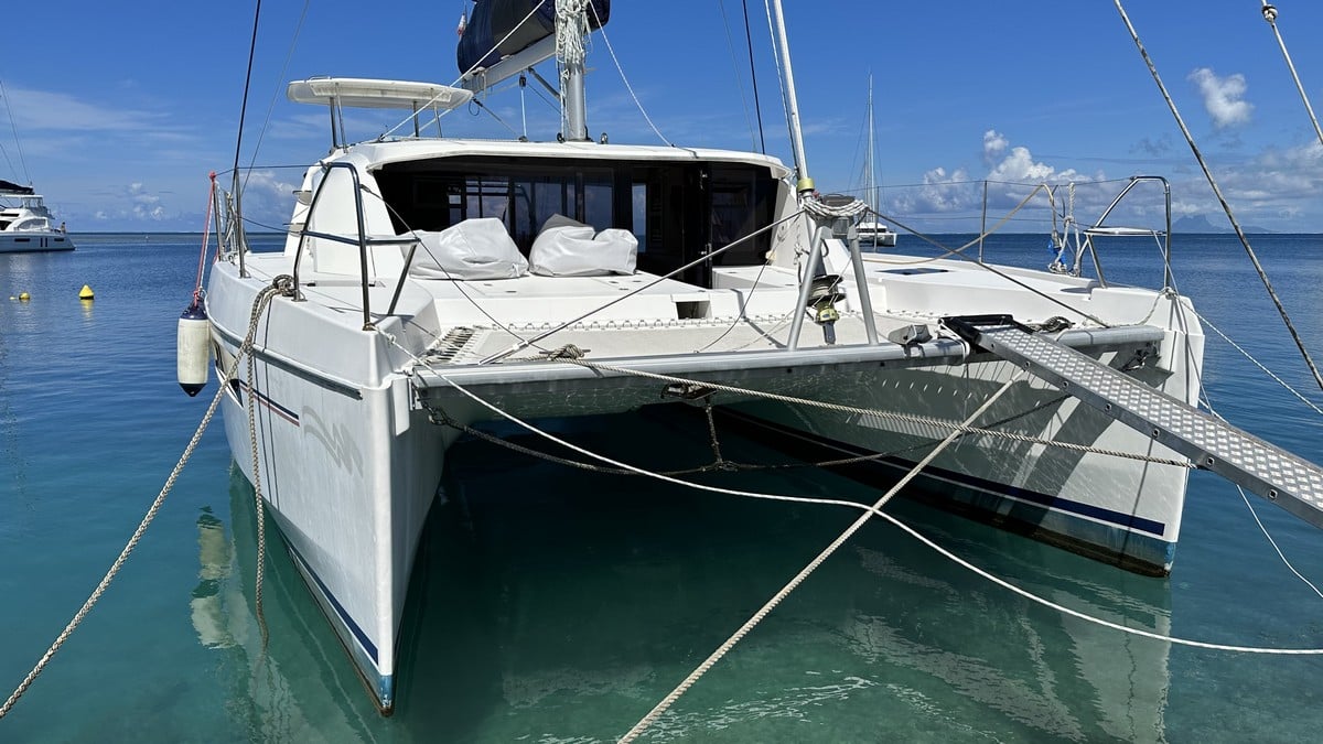 003 Leopard 40 catamaran owners version