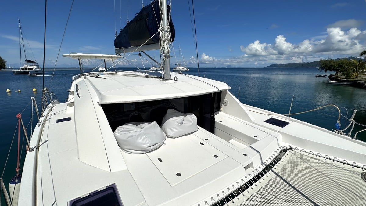 007 Leopard 40 catamaran owners version