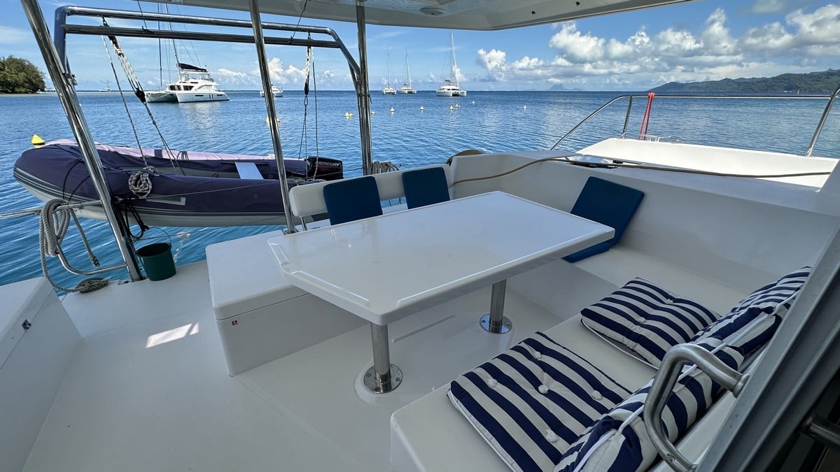 010 Leopard 40 catamaran owners version
