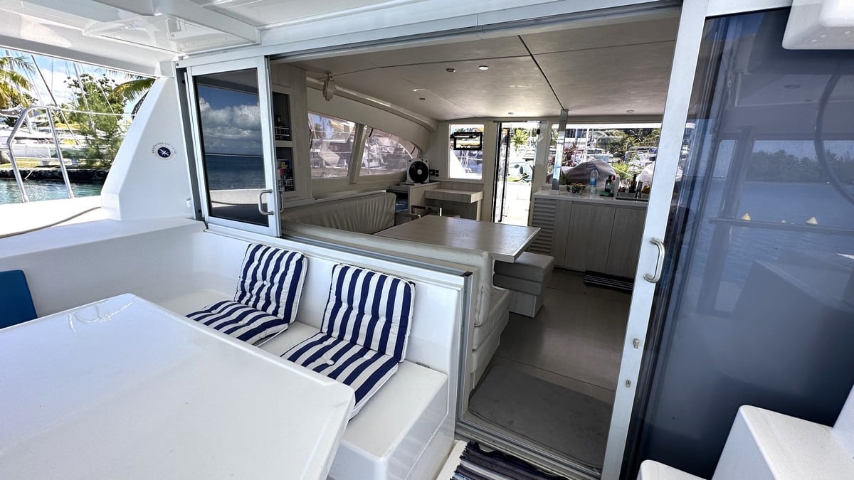011 Leopard 40 catamaran owners version