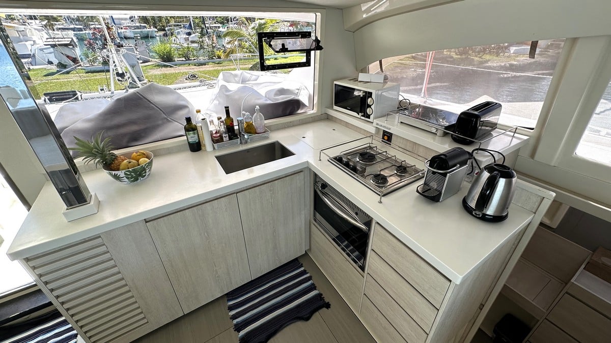 013 Leopard 40 catamaran owners version