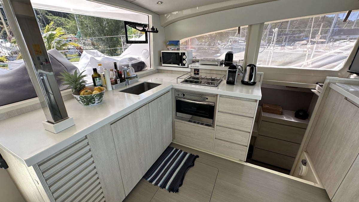 014 Leopard 40 catamaran owners version