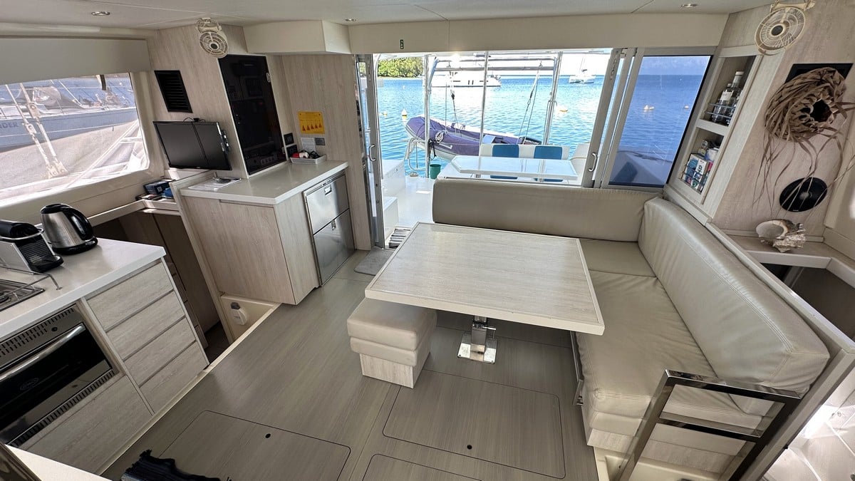 017 Leopard 40 catamaran owners version
