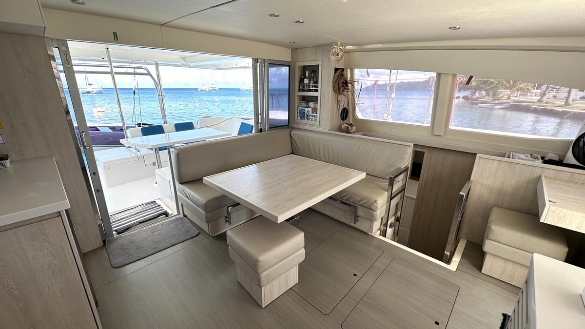 018 Leopard 40 catamaran owners version