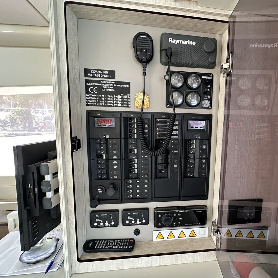 025 Leopard 40 catamaran owners version