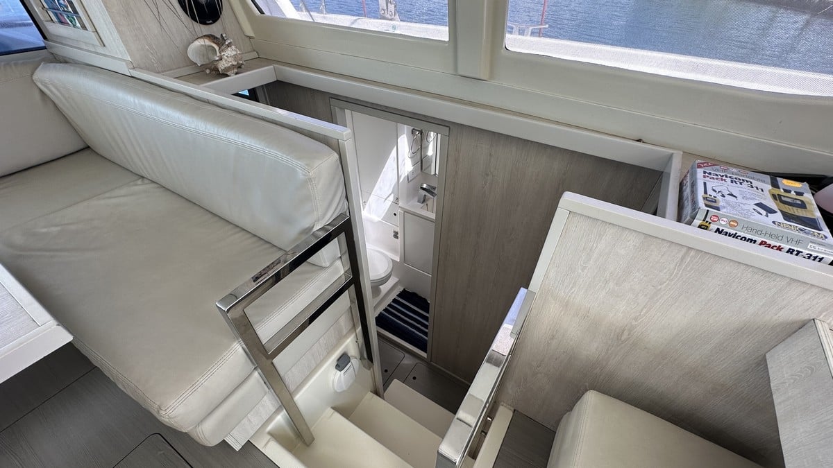 032 Leopard 40 catamaran owners version