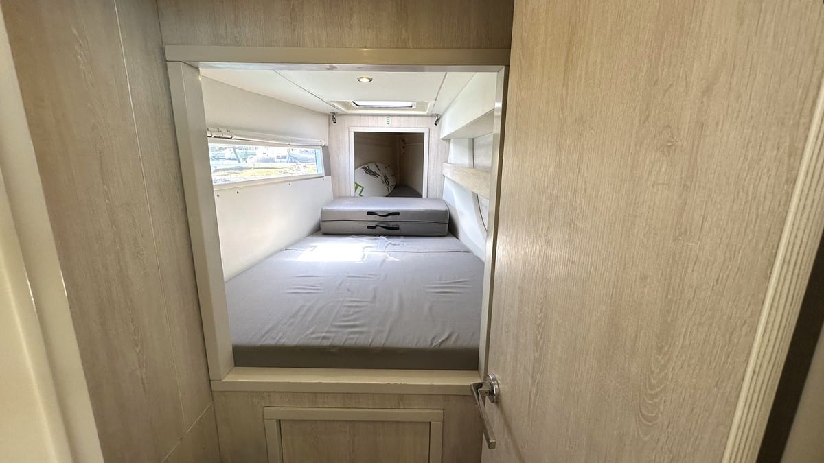 033 Leopard 40 catamaran owners version