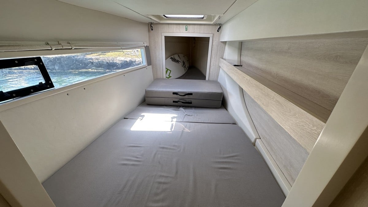 034 Leopard 40 catamaran owners version