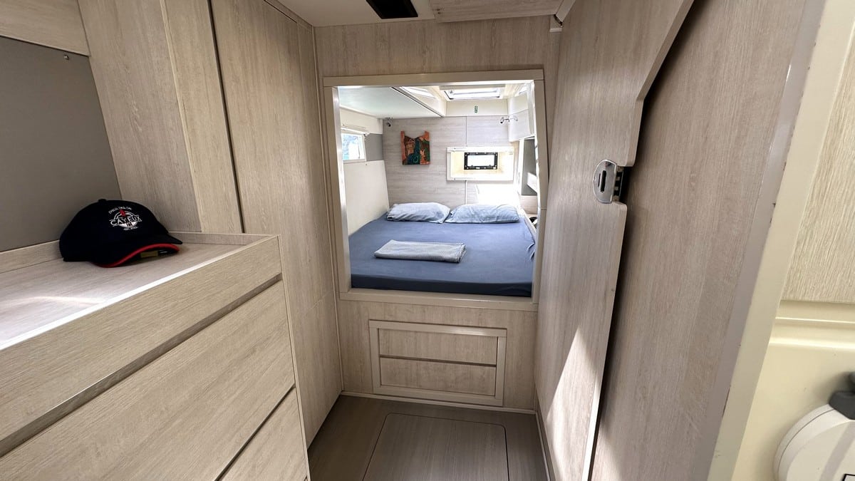 040 Leopard 40 catamaran owners version