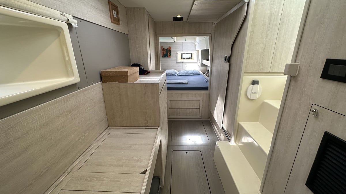 046 Leopard 40 catamaran owners version