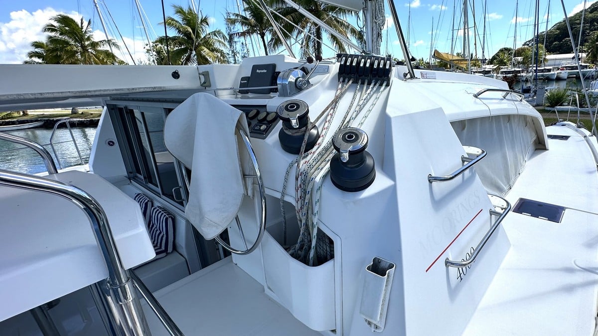 047 Leopard 40 catamaran owners version